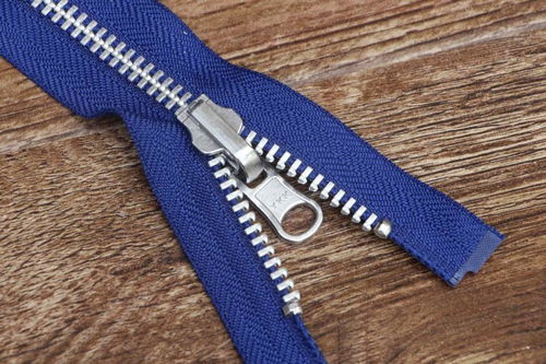 衣服拉鏈壞了直接換衣服 那也太有錢了,還不如自己這樣修一修